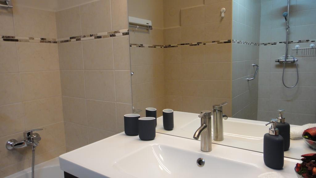 Mgtels Apartman - With Private Parking Budapest Eksteriør bilde