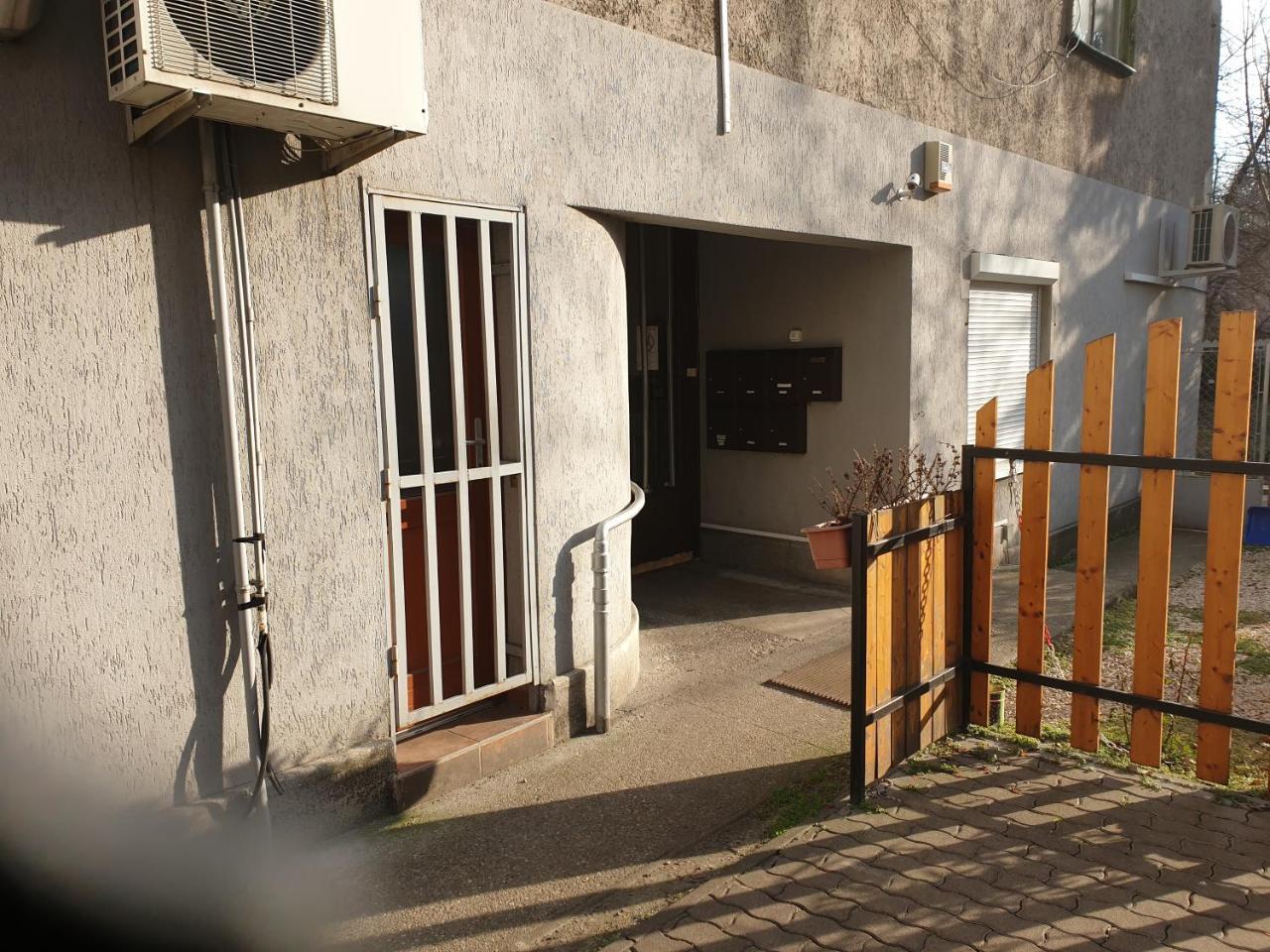 Mgtels Apartman - With Private Parking Budapest Eksteriør bilde